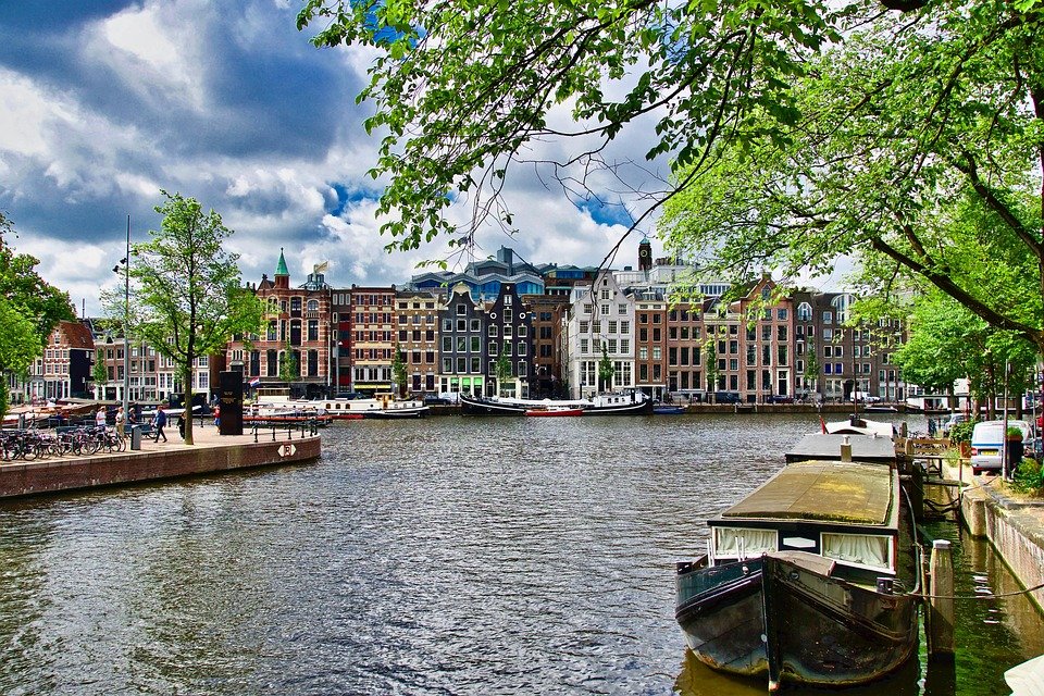 Waves and Wonders: The Ultimate Guide to Beachfront Stays in Portugal