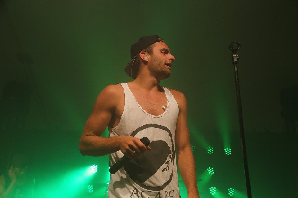 Surf Season in Portugal: Find the Perfect Wave at the Perfect Time