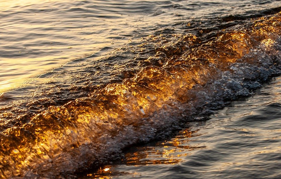 Wave Goodbye to Burnout: Why Rest Days are Essential for Surfers